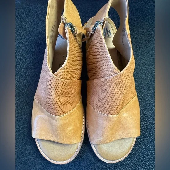 NWOB Sofft Natalia Metallic Taupe Open-Toe Mules in color LUGGAGE, 7 - Picture 2 of 6